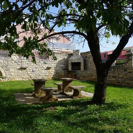 Hotel Mariella Bašanija Exterior foto